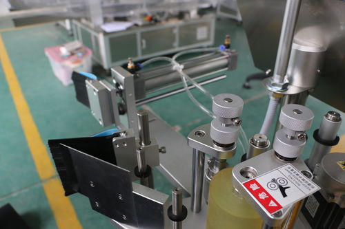 簡易平側(cè)面不干膠貼標(biāo)機(jī) 伺服引擎60型